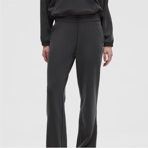 LULU SWEATS - Picture 1 of 6